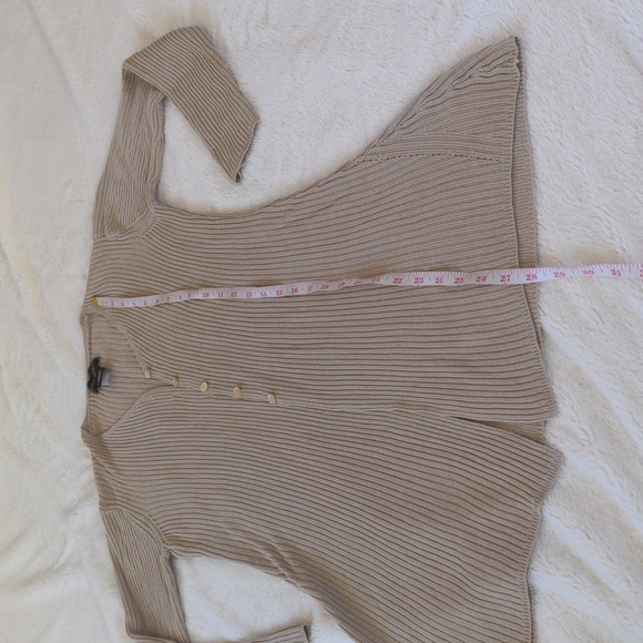 Banana Republic Silk and Rayon Tan Cardigan Size S - Picture 3 of 6